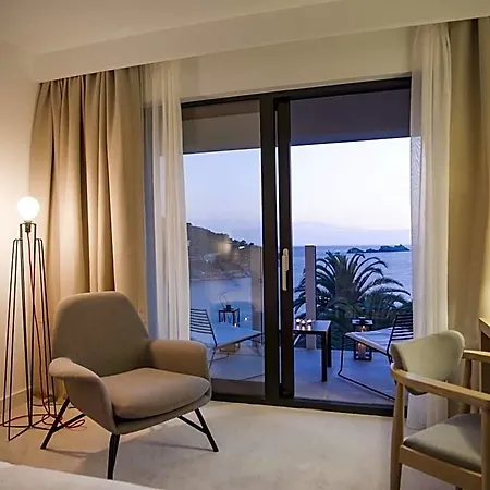 Hotel Kompas 4*