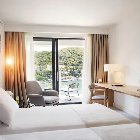 Hotel Kompas 4*